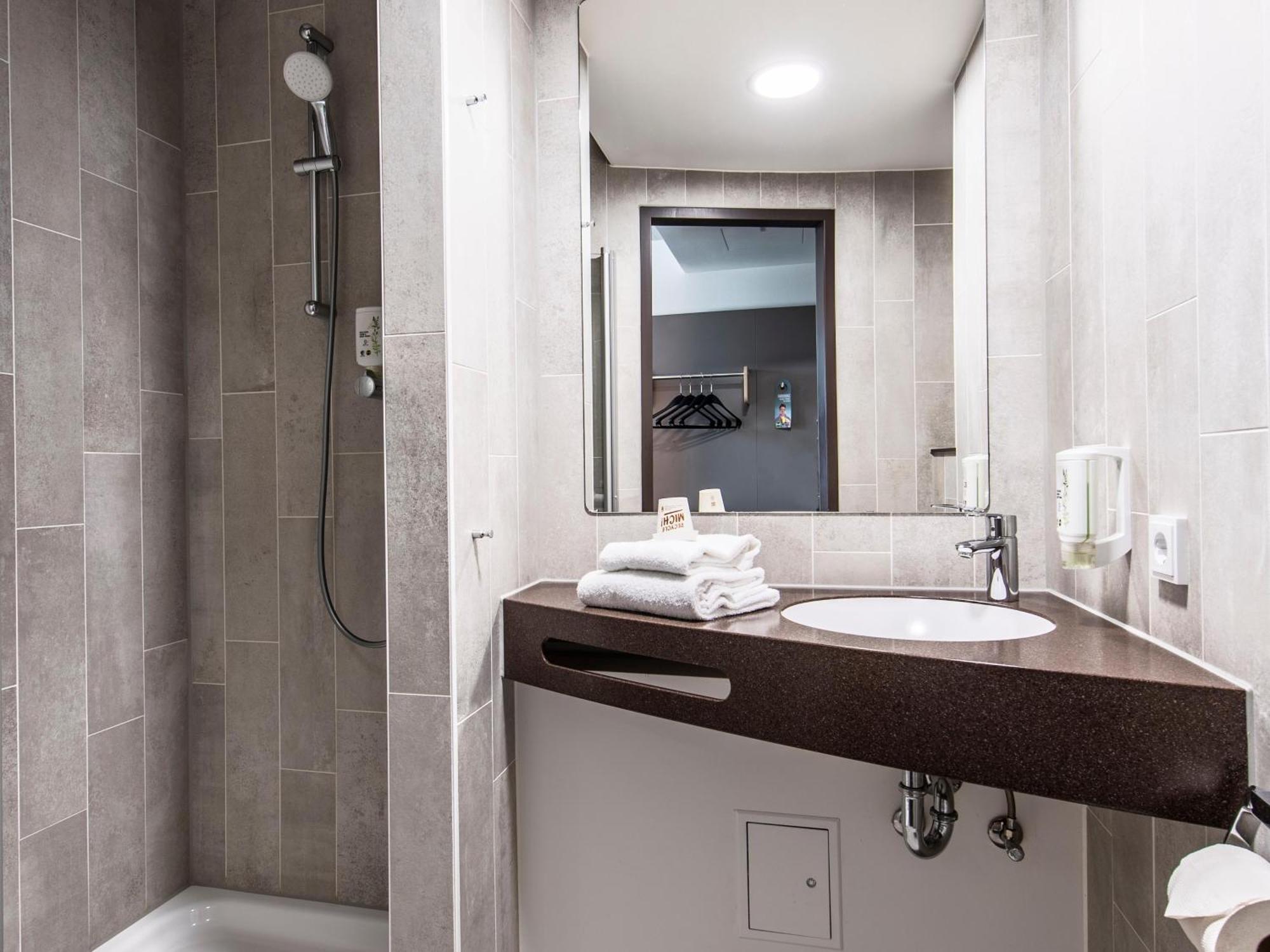 B&B Hotel Augsburg-Nord Eksteriør bilde